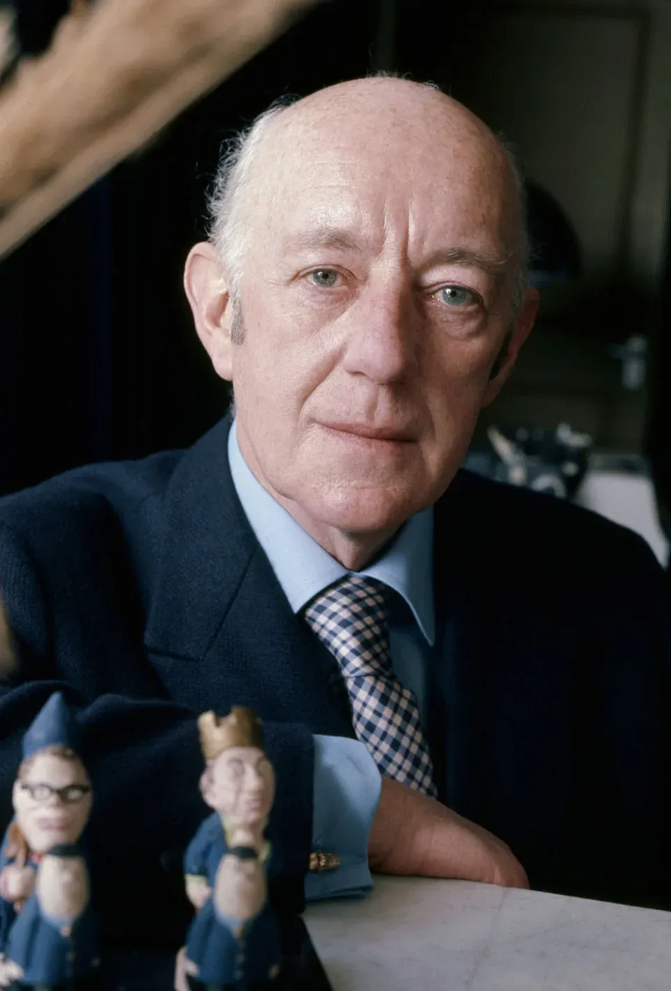 Alec Guinness, Darsteller des Pater Brown im britischen Kinofilm von 1954